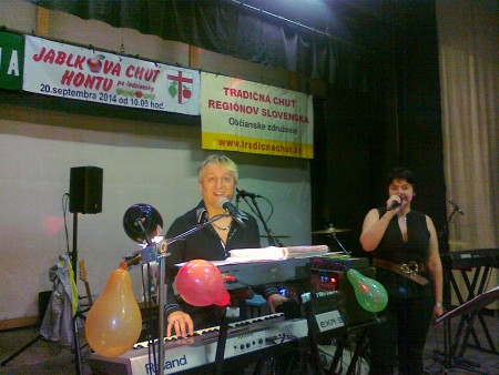 Duo DANYO v akcii na obecnej slávnosti v Ladzanoch